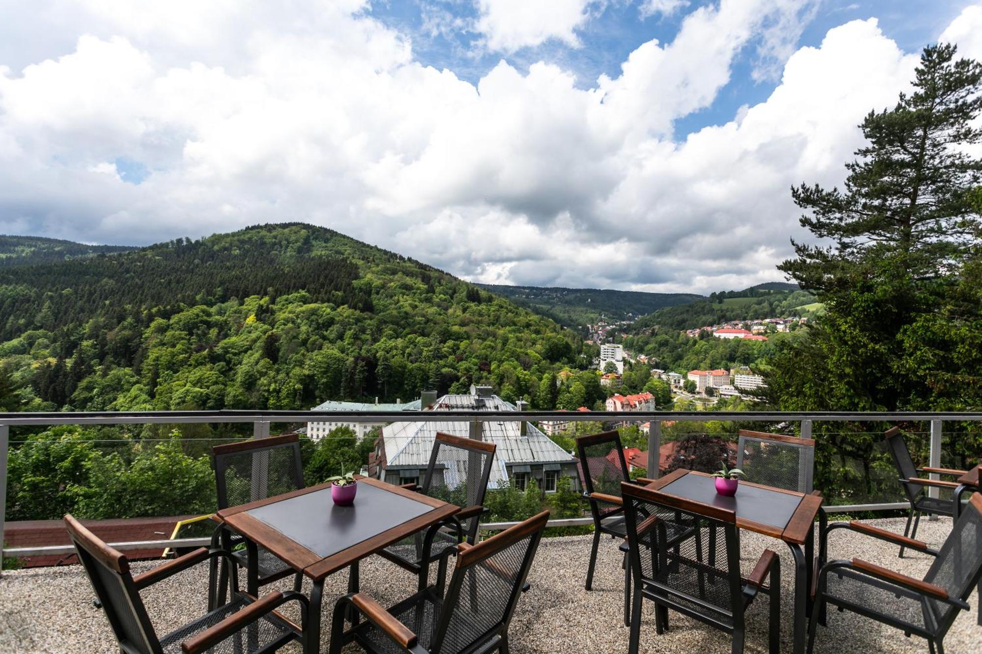 Hotel Panorama Яхимов Екстериор снимка
